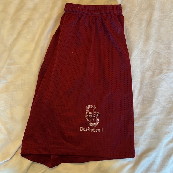 Vintage OU University of Oklahoma Crimson Mesh Basketball Shorts - Picture 2 of 5
